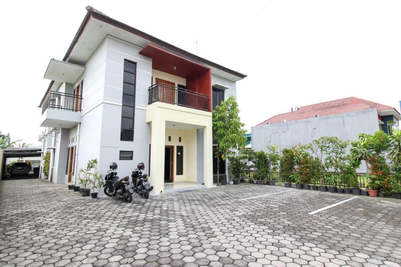 Reddoorz Near Rumah Sakit Condong Catur Maguwo Экстерьер фото